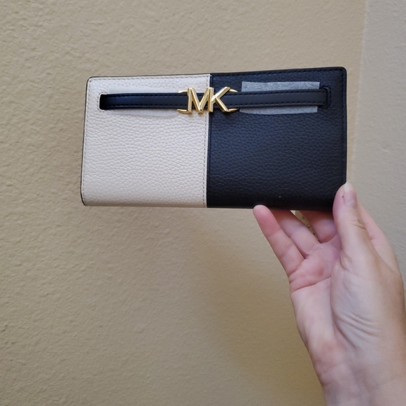 Michael kors Reed Large Two Tone Pebbled Leather Wallet - Picture 11 of 13
